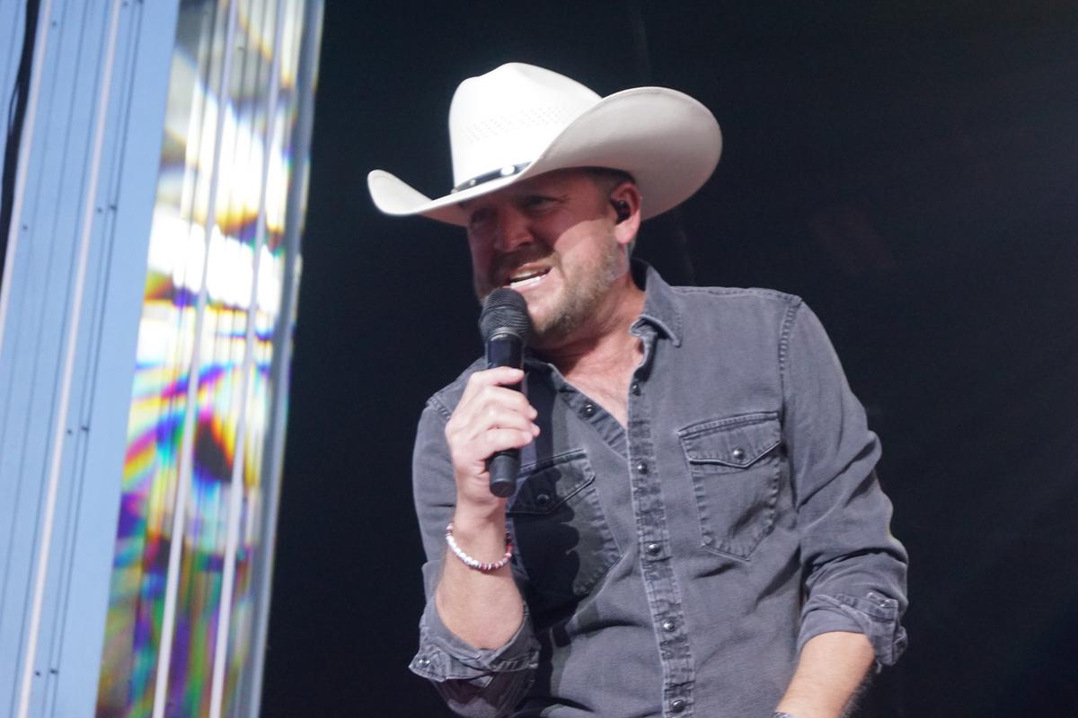 Justin Moore in concert
